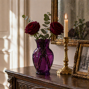 Vase en <span class=keywords><strong>verre</strong></span> côtelé <span class=keywords><strong>à</strong></span> panneaux transparents et violets avec base sur <span class=keywords><strong>pied</strong></span> pour centre de table de mariage et décoration intérieure moderne de luxe en gros - Product Image 4
