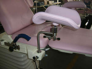 BT-GC004B โรงพยาบาลมัลติฟังก์ชั่คลินิกอุปกรณ์ตารางสอบไฟฟ้า Ob <span class=keywords><strong>Gyn</strong></span> สำหรับหญิงตั้งครรภ์ตารางการตรวจสุขภาพ - Product Image 3