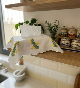 Boîte à mouchoirs rectangulaire en coton blanc 100% du Vietnam, broderie de jolies fleurs de mimosa, pour la décoration de la maison, de l'hôtel et de la voiture - Product Image 3