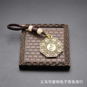 Colgante de latón con placa de Bagua y símbolo Yin Yang para Feng Shui y uso espiritual - Product Image 4