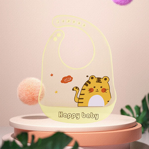 Bavoirs en silicone Aricare pour bébé, imperméables et doux, avec motif coloré sans BPA et anneau de dentition intégré – Offre spéciale - Product Image 1
