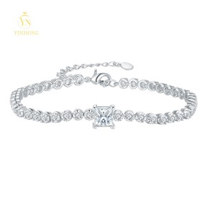 Venta al por mayor de fábrica GRA Certified 925 Silver Moissanite <span class=keywords><strong>Rubik</strong></span>'s Cube Bracelet VVS1 Custom Logo Swiss Micro-Pave - Product Image 1