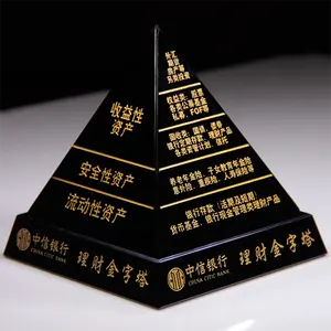 Grosir Produk Baru Piramida Kristal Hitam Kustom 3d Terukir Logo Kaca Kristal Pemberat Kertas Piramida Alami untuk Hadiah