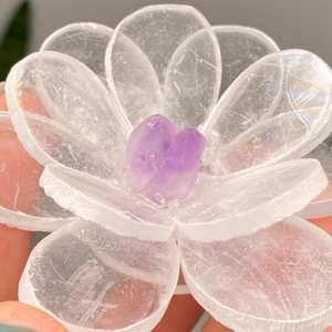 Fleur en pierre précieuse de cristal écologique faite à la main avec centre violet pour la décoration intérieure Feng Shui - Product Image 2