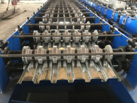 Machine automatique de fabrication de dalles métalliques pour sols, machine de formage à froid de plaques de plancher en acier