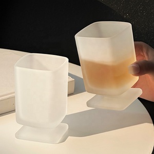 Verres à vin carrés blancs givrés personnalisés avec logo, design unique pour mariage et bureau, verres à vin <span class=keywords><strong>de</strong></span> saveur unique - Product Image 2