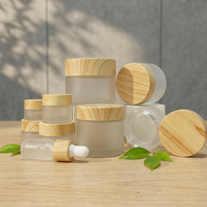 Tarros de vidrio esmerilado de boca ancha con logotipo personalizado al por mayor, frascos cosméticos vacíos mate con tapas de rosca de bambú natural - Product Image 1