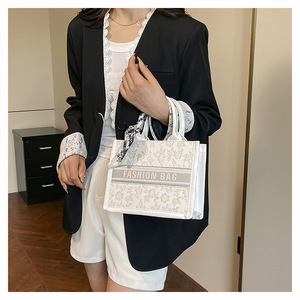Sac fourre-tout de luxe pour femme Ly Niche Trend, grande capacité, broderie, fermeture éclair, doublure en polyester, design tendance - Product Image 5