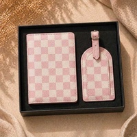Ensemble de couverture de passeport et d'étiquette de bagage personnalisés Hongbo |   Accessoires de voyage |   Cadeau pour les demoiselles d'honneur