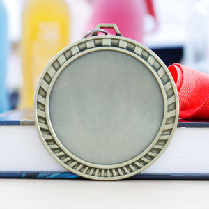 Bangsawan terbaik penjualan dalam stok disesuaikan medali logam kosong dengan pita untuk acara maraton dan basket - Product Image 3
