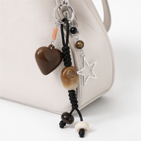 Porte-clés vintage en perles cœur marron avec cordon tressé noir et breloque étoile en perle marbrée, accessoire de sac