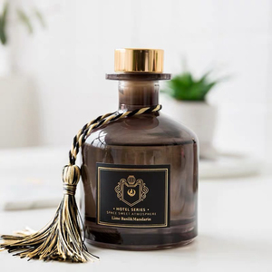 Difusor de Aroma de Vidrio Negro con Varillas de Ratán y Logotipo Personalizado Mescente - Product Image 1