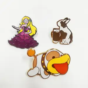 Épinglette en métal insigne fabrication or Rose plaqué paillettes Anime une pièce dessin animé alpaga, mignon animal de compagnie doux dur émail broche personnalisé