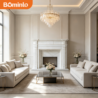 Cheminée en marbre blanc néoclassique avec pilastre cannelé, sculpture florale et manteau de cheminée à dentelle pour hall d'hôtel de luxe, villa, résidence