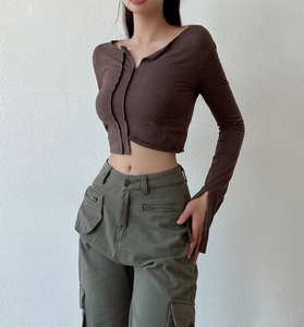 Mujeres cuello en V Slim-Fit manga larga versátil Color sólido corto pulóver estampado único estilo urbano Hot Girl moda camiseta - Product Image 2