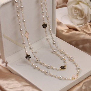 Collana <span class=keywords><strong>di</strong></span> <span class=keywords><strong>perle</strong></span> <span class=keywords><strong>lunghe</strong></span> multistrato <span class=keywords><strong>di</strong></span> camelia <span class=keywords><strong>di</strong></span> lusso <span class=keywords><strong>di</strong></span> Design <span class=keywords><strong>di</strong></span> marca rosa fiore maglione collana a catena per donna - Product Image 3