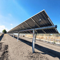 Système de suivi de panneaux photovoltaïques efficace, tracker solaire plat à axe unique avec composants de contrôle pour centrale solaire à grande échelle