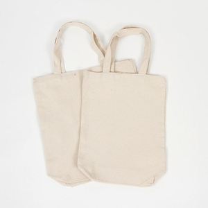 Sac en toile pliable OEM vierge, portable, écologique, durable, robuste, tendance, polyvalent, style simple, personnalisable et recyclable - Product Image 4