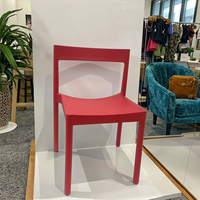 Chaises en plastique en gros, chaises en plastique modernes avec trous, chaises d'extérieur empilables pour événements et fêtes