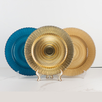 Assiettes de présentation dorées en soie simple et luxueuse pour la décoration de mariage