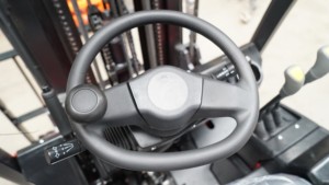 מלגזות חשמליות חדשות בעלות שלוש נקודות עיגון עם כושר נשיאה של 1.6 טון וטווח הרמה של 3 מטר עבור מחסני קמעונאות ומסעדות - Product Image 6