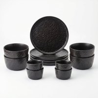 Service de table 4 personnes en porcelaine noir mat écologique – Assiettes et bols martelés classiques avec ustensiles pour cuisine et salle à manger