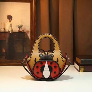 Borsa di Lusso a Forma di Coccinella, Design Creativo 3D, Borsetta da Donna con Manico Superiore e Tracolla - Product Image 1