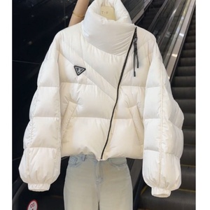 Nuova Giacca Piumino Corta Calda Invernale da Donna in Cotone Design Coreano Irregolare <span class=keywords><strong>Parka</strong></span> Spesso e Largo di Tendenza Bianco e Nero - Product Image 1