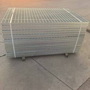 Staalrooster Gegalvaniseerd Q195 Op Maat 200mm 316l 30*3 Lineair 50*50 Veehouderij Duurzaam Klasse A Badkamerput Staalrooster - Product Image 2