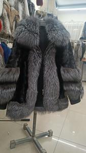 <span class=keywords><strong>Cappotto</strong></span> in Vera Pelliccia di Visone <span class=keywords><strong>Nero</strong></span> Personalizzato <span class=keywords><strong>con</strong></span> Collo e Polsini in Pelliccia di Volpe Argentata per Donna - Product Image 4