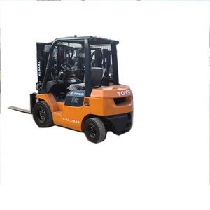 Montacargas Toyota 7FD Usado, 3 Toneladas, Mástil de 2 Etapas, Motor Diésel, Rodamientos, Pocas Horas, Altura de Elevación de 3000 mm, Bien Mantenido, Listo para Trabajar - Product Image 1