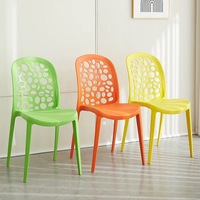 Chaise de salle à manger empilable au design moderne et coloré, chaise de salle à manger en plastique pour la maison, la cuisine, le café, le restaurant