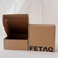 Boîtes d'expédition en papier kraft brun personnalisées, matériau écologique pour l'emballage des vêtements, peuvent être imprimées avec des logos noirs
