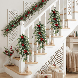 Guirlande de Noël artificielle en eucalyptus, cône de pin et baies rouges, décoration murale intérieure, verdure - Product Image 3