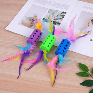 Jouet pour chat avec plumes, son grincant, jouet interactif pour animaux de compagnie, 6x3.5cm, matériau ABS, Design coloré - Product Image 1
