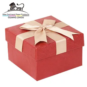 定制的红色方形顶部和底部大圣诞礼品盒豪华包装