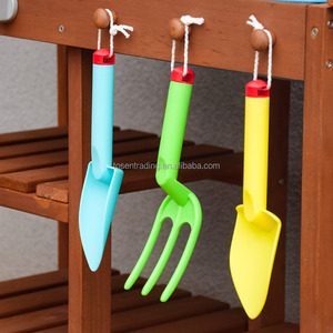 Cuisine de jeu en cèdre chinois avec évier, cuisinières, distributeur d'eau et outils de jardinage - Cuisine de jeu pour enfants pour l'extérieur - Product Image 6