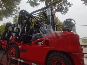 Montacargas CPQYD38 de 4.5m con Mástil Tríplex Completo + Desplazamiento Lateral + Posicionador de Horquillas y Neumáticos Sólidos Antipinchazos - Product Image 3