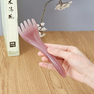 Cepillo de masaje para el cuero cabelludo de resina con mango largo de 16 cm para masaje de cabeza y pies - Product Image 1