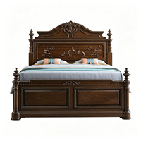 Cadre de lit en bois foncé de style classique européen avec des sculptures ornées pour chambre à coucher de luxe