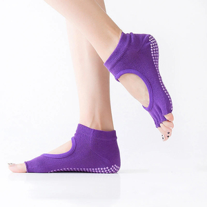 1 paire de chaussettes de yoga sans orteils pour femmes, chaussettes de danse de ballet à demi-doigts, chaussettes de sport respirantes et antidérapantes en silicone - Product Image 3