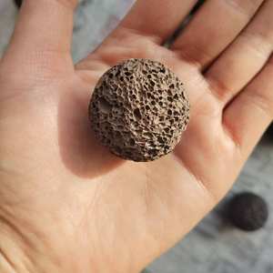 Vente en gros de pierre de lave sphérique 6mm solide de grandes briques de roche volcanique rouge pour la décoration intérieure - Product Image 6