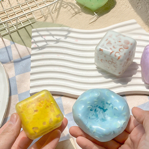 Cubos Coloridos de TPR Hechos a Mano, los Más Populares, Pelota Antiestrés de Rebote Lento, Juguetes Sensoriales Suaves para Niños y Niñas - Product Image 3
