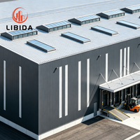 Entrepôt logistique en structure métallique, bâtiment de stockage industriel préfabriqué, construction en structure métallique galvanisée