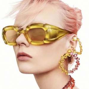 Gafas de Sol Cuadradas Vintage con Logotipo Personalizado, Estilo Y2K, Color Caramelo, Protección UV400, Degradado, Patillas Anchas Irregulares, para Hombre y Mujer - Product Image 1