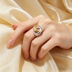 Anillo llamativo de diseño moderno y de alta gama, grueso, entrelazado, con nudo irregular retorcido, chapado en oro de 18K, de acero inoxidable, estilo urbano para mujer - Product Image 5