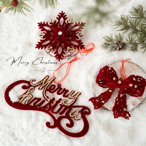 Oferta Especial: Adorno de Árbol de Navidad de Terciopelo Rojo con Alce y Copo de Nieve Flocado Rojo para Decoración de Fiestas Navideñas - Product Image 1