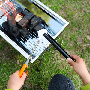 Pinces à barbecue en métal Yongkang 28 cm, résistantes à la chaleur, accessoire de cuisson et de grillade avec crochet pour usage extérieur - Product Image 4
