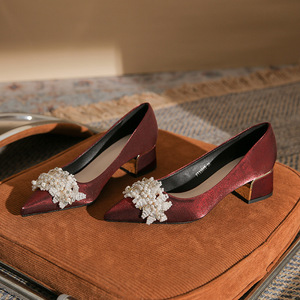 <span class=keywords><strong>Scarpe</strong></span> da donna <span class=keywords><strong>con</strong></span> <span class=keywords><strong>tacco</strong></span> alto a punta da donna <span class=keywords><strong>con</strong></span> <span class=keywords><strong>tacco</strong></span> quadrato nuove <span class=keywords><strong>scarpe</strong></span> da sposa <span class=keywords><strong>con</strong></span> <span class=keywords><strong>tacco</strong></span> basso di perle <span class=keywords><strong>rosse</strong></span> <span class=keywords><strong>scarpe</strong></span> da sposa da donna - Product Image 2