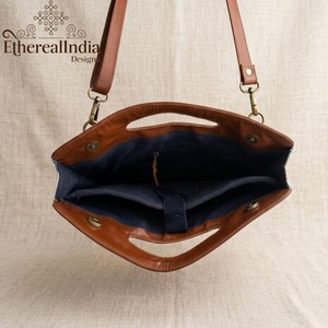 Bolso para portátil de tela indigo ikat hecho a mano, de algodón, tipo tote para oficina, con correa de cuero, bandolera, para trabajo, proveedor mayorista, exportación India - Product Image 4